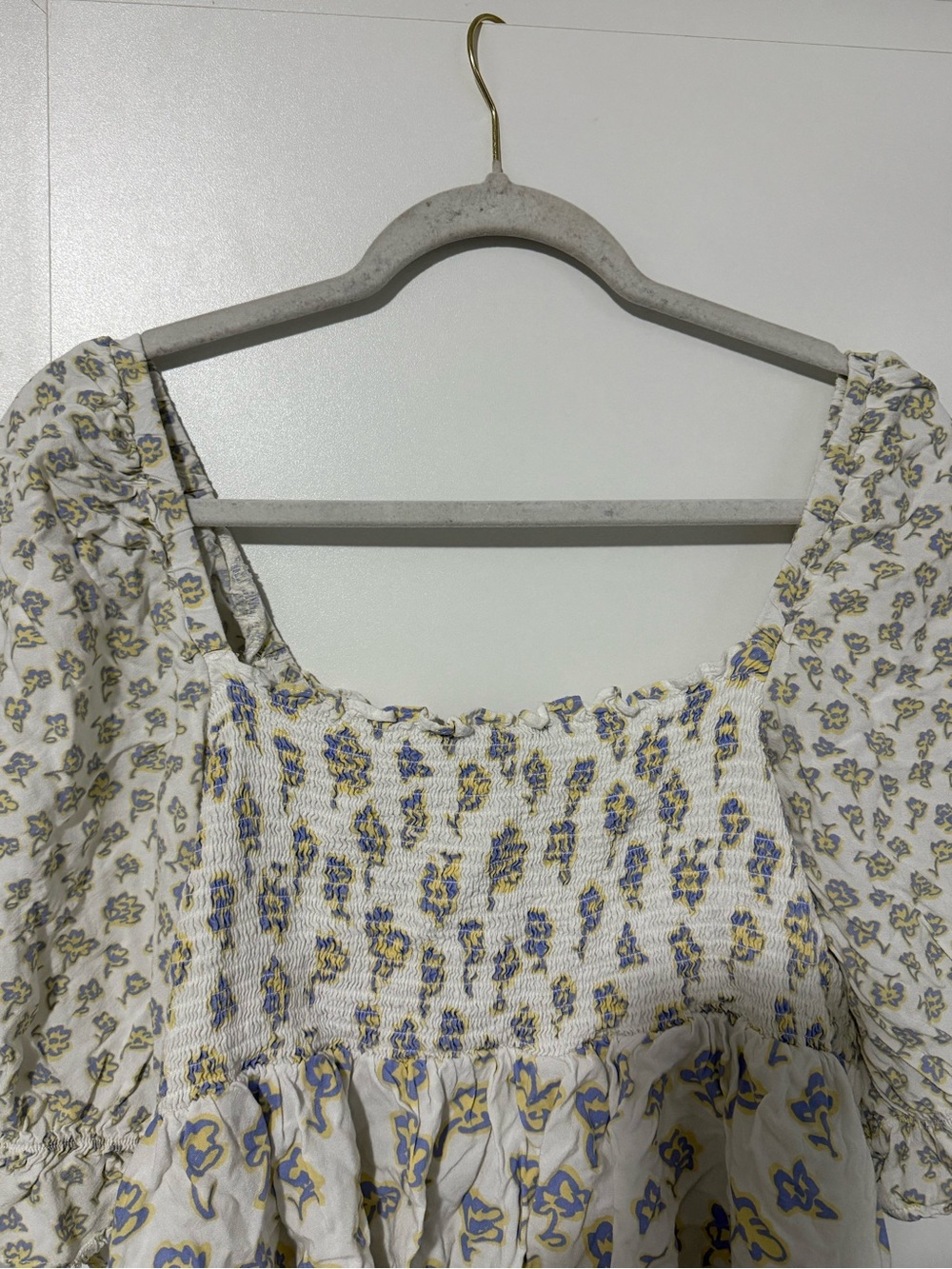 185. French Connect Doria Balloon Sleeve Floral Smocked Top - Picture 3 of 5
